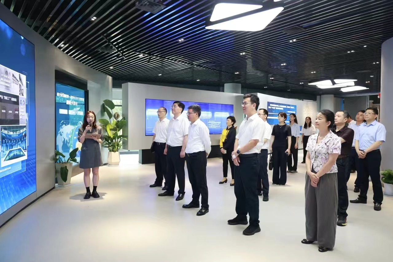 浙江省人大常委会副主任暨军民一行莅临欧亚国际科技调研